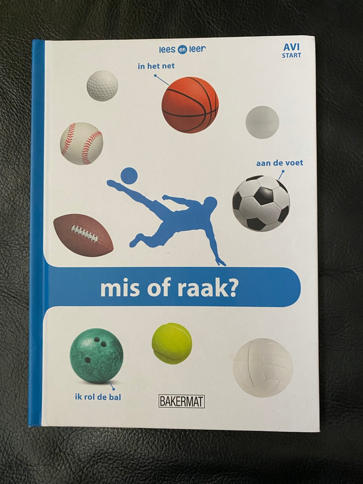 Mis of Raak? AVI START Leesboek over sport en balspellen, Ophalen of Verzenden, Zo goed als nieuw, Non-fictie