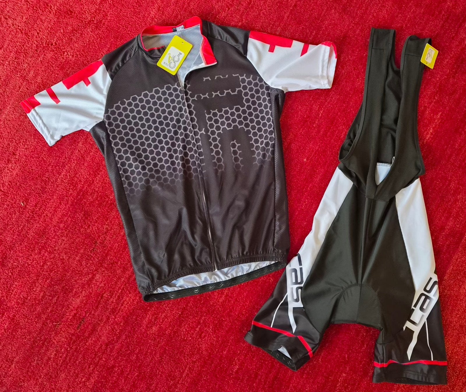 Nieuw Castelli fietsset (niet origineel) - Goede kwaliteit, Fietsen en Brommers, Fietsaccessoires | Fietskleding, Castelli (replica)