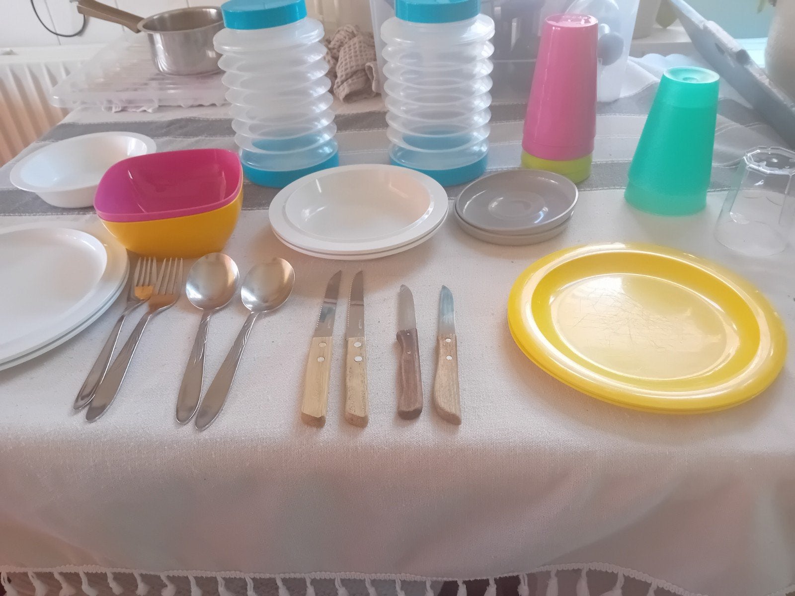 Complete Camping Servies Set - Zo goed als nieuw, Huis en Inrichting, Keuken | Tupperware, Ophalen of Verzenden, Zo goed als nieuw