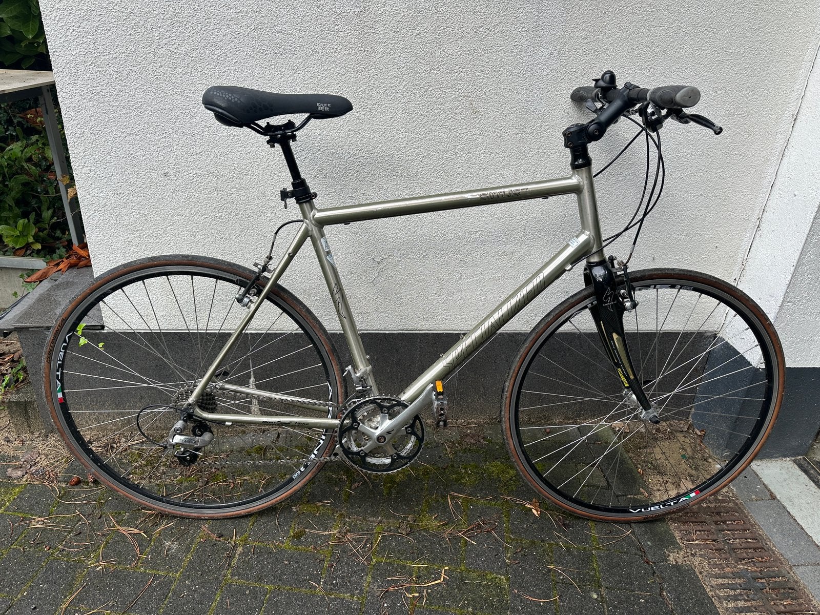 Specialized Sirrus hybride/fitness in nette gebruikte staat., Fietsen en Brommers, 28 inch, Gebruikt, Velgrem, 61 tot 65 cm