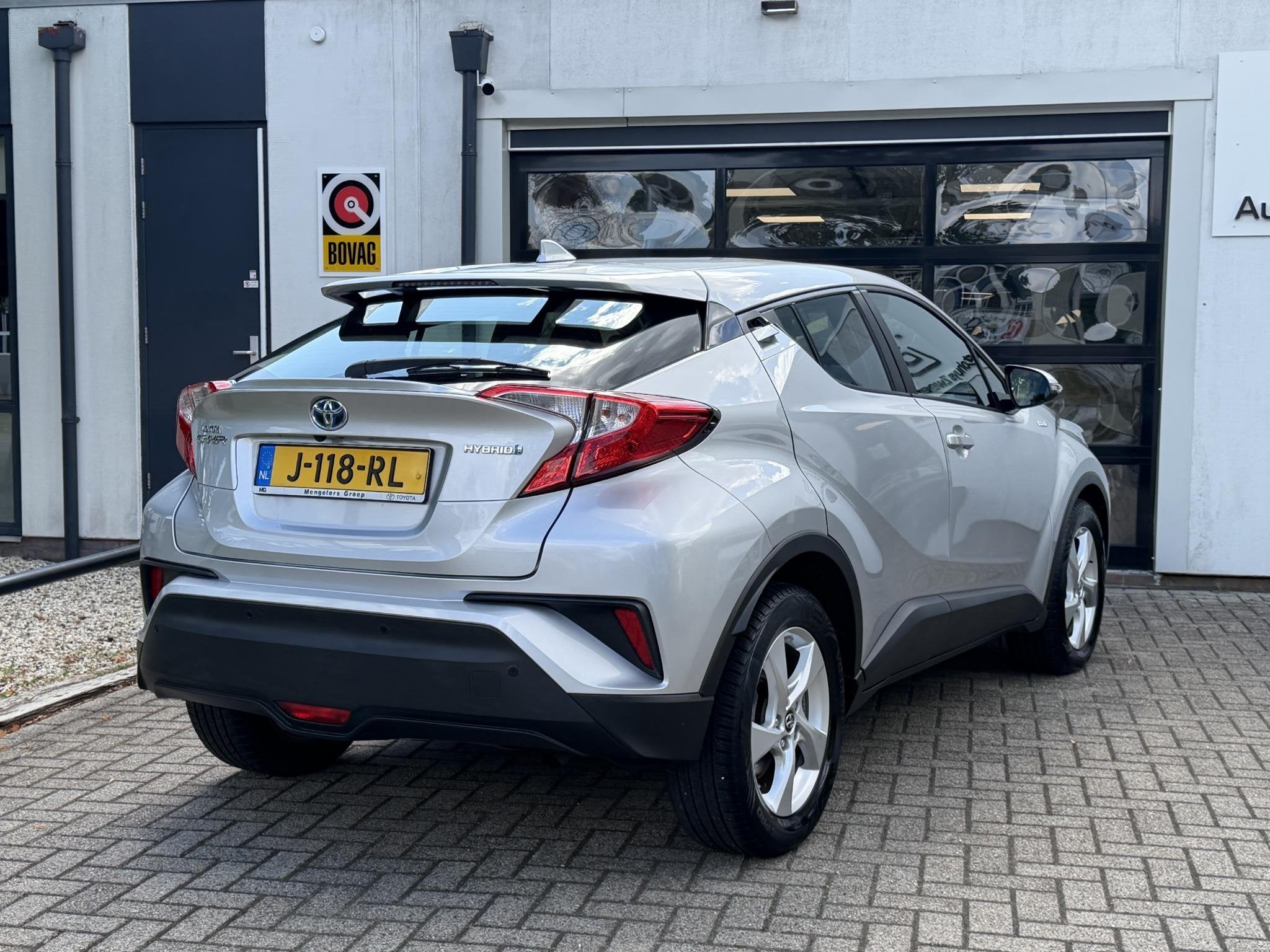 Toyota C-HR 1.8 Hybrid Energy Automaat | Navigatie | Achteru, Stof, Euro 6, 4 cilinders, 122 pk