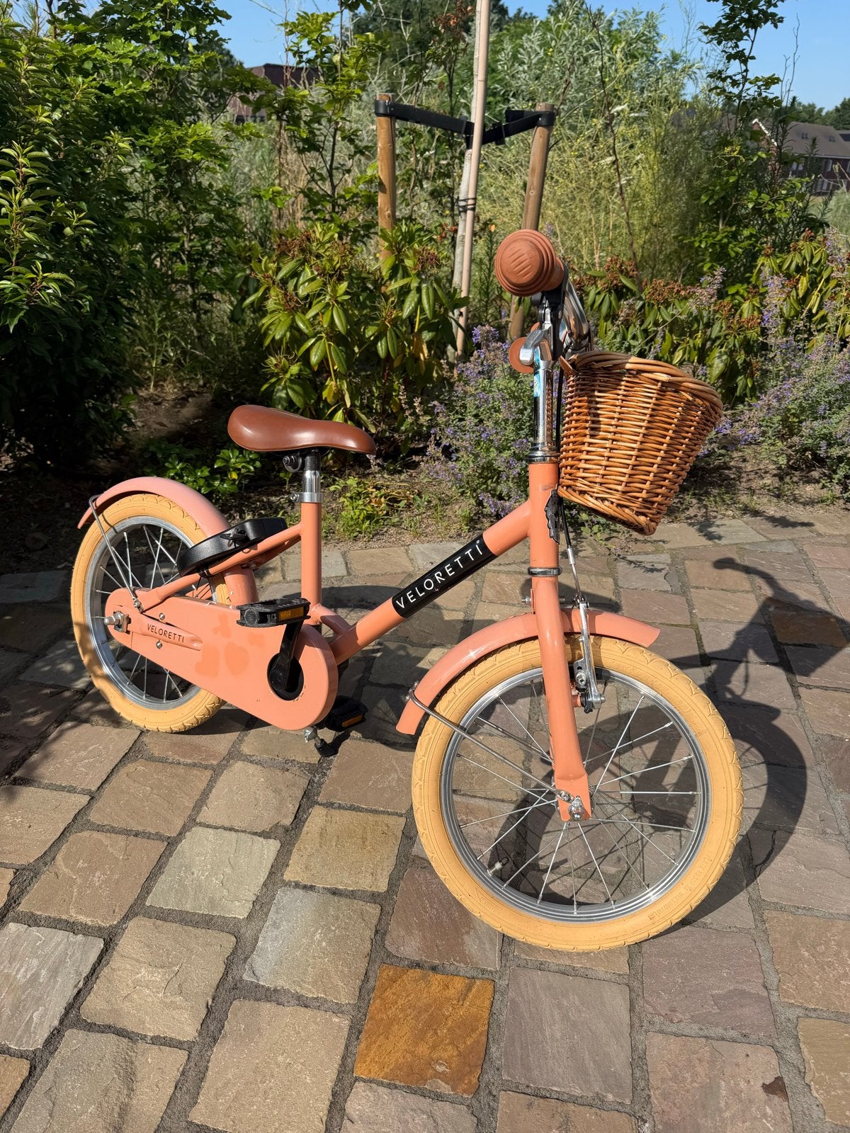 Veloretti 16 inch zalmkleurige fiets met slot en mandje, Ophalen, Gebruikt, Velgrem, Handrem