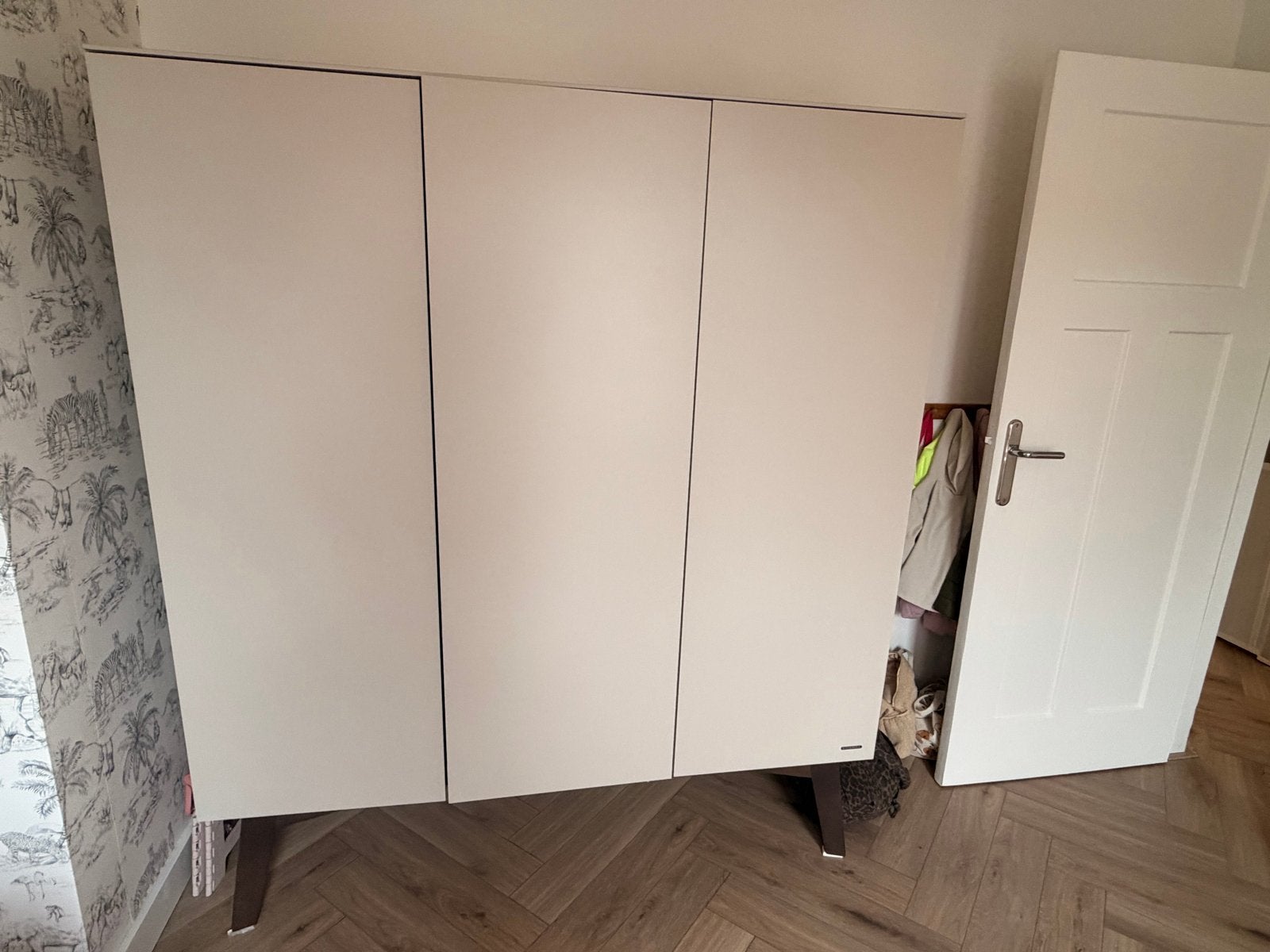 Kidsmill Kledingkast - Sixties 3-deurs, Kinderen en Baby's, Kinderkamer | Commodes en Kasten, Ophalen, Kast, 50 tot 70 cm, 105 cm of meer