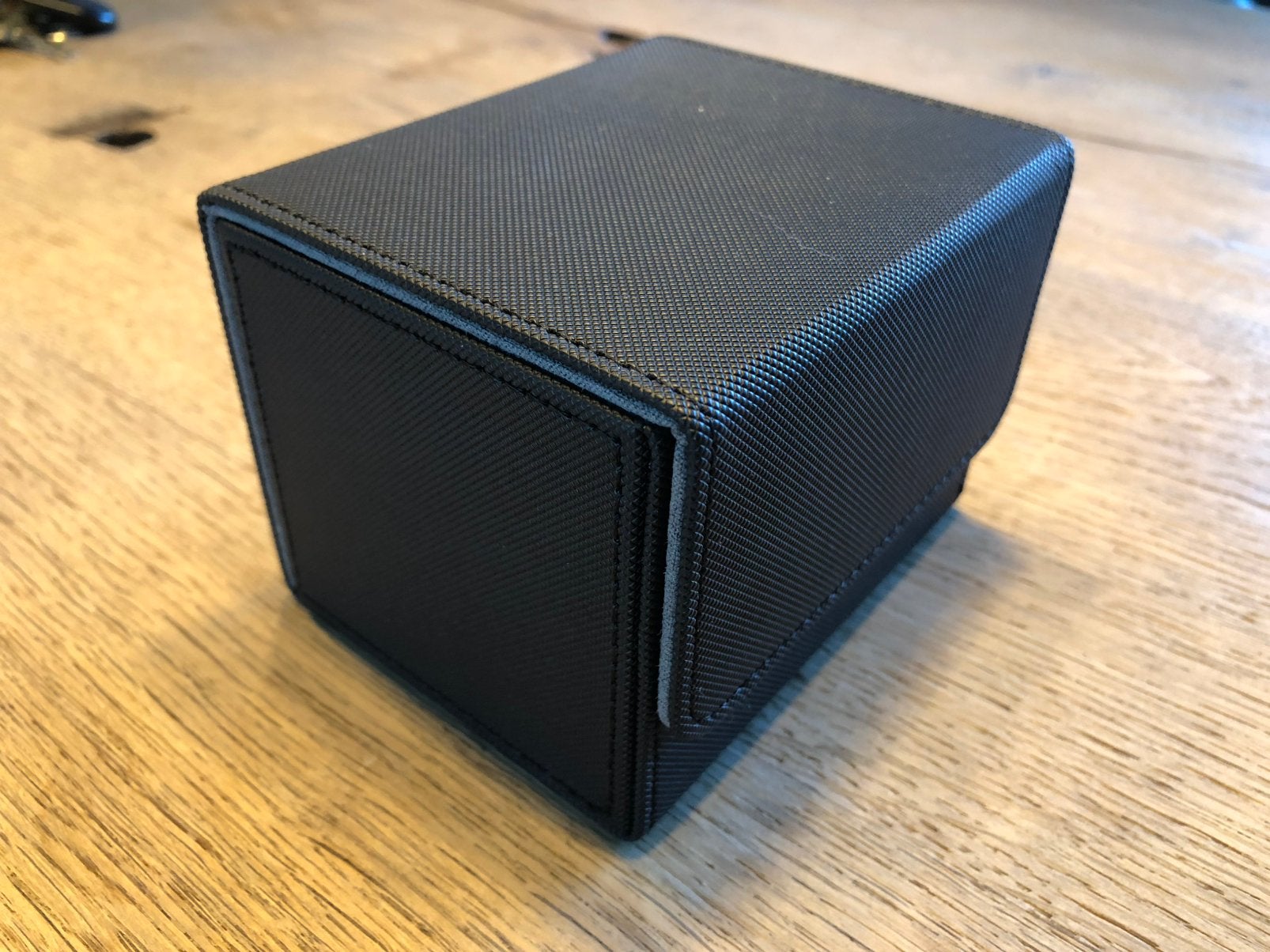 Stevige TCG deckbox, Ophalen of Verzenden, Zo goed als nieuw