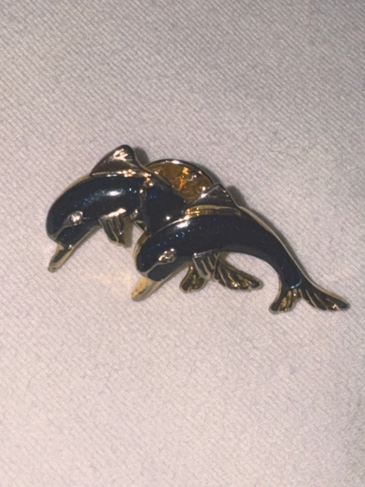Prachtige dolfijnen broche, Met kristal, Overige materialen, Minder dan 4 cm, Nieuw