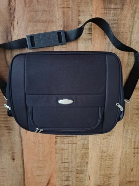 Nieuwe zwarte laptoptas van Samsonite, Computers en Software, 15 inch, Overige typen, Nieuw, Handvat