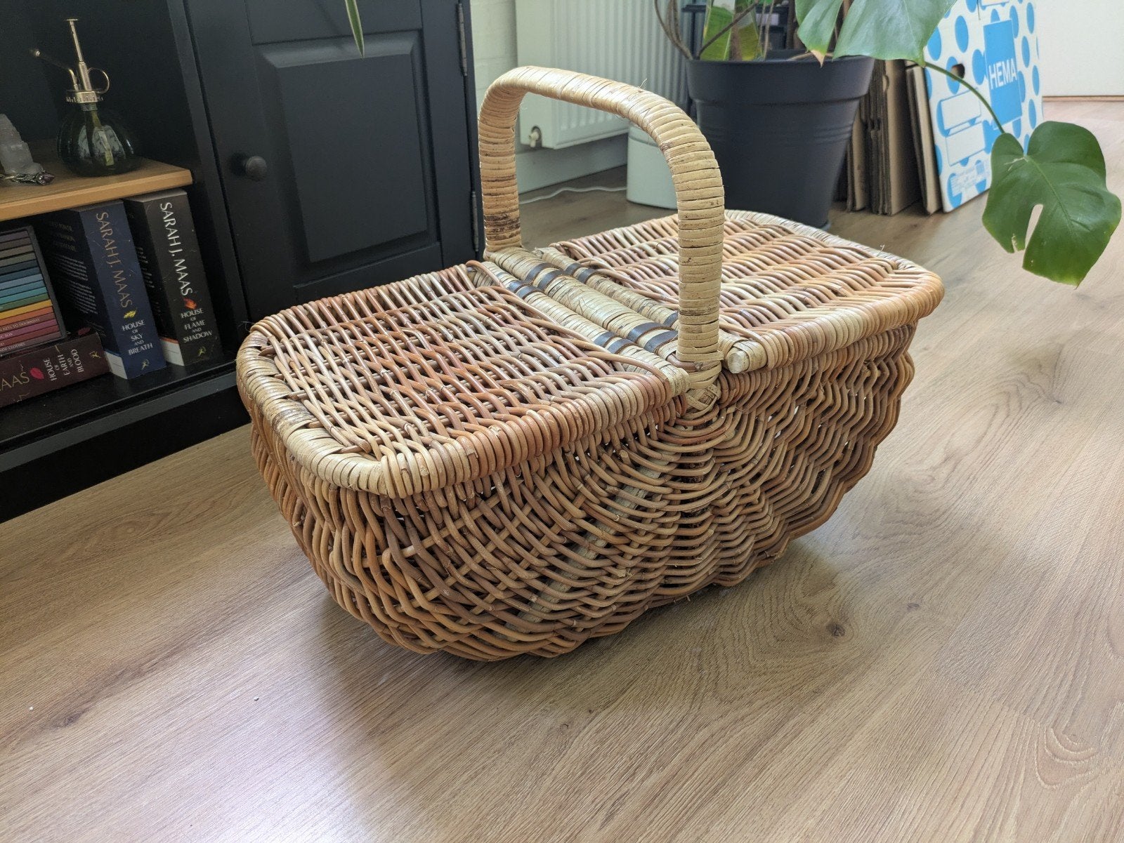Vintage rieten picknickmand met handvat, Hobby en Vrije tijd, Picknickmanden, Ophalen, Zo goed als nieuw, Zonder inhoud