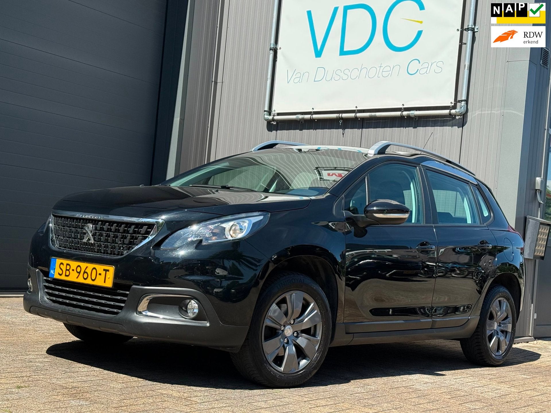 Peugeot 2008 1.2 PureTech Blue Lion | Navigatie | Trekhaak, Voorwielaandrijving, Stof, Parkeersensor, Origineel Nederlands