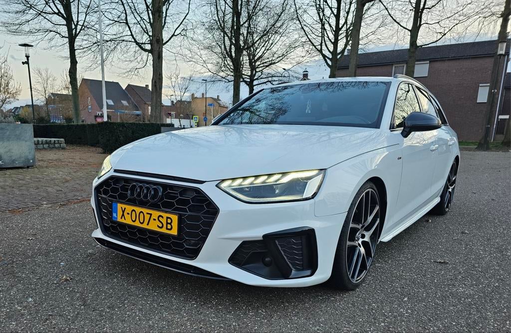 Sportieve S line Audi A4 40 Tfsi mild hybride, Auto's, Stof, 1984 cc, A4, Wit