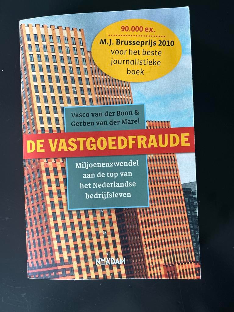 De Vastgoedfraude - M.J. Brusseprijs 2010 winnaar, Ophalen of Verzenden, Zo goed als nieuw