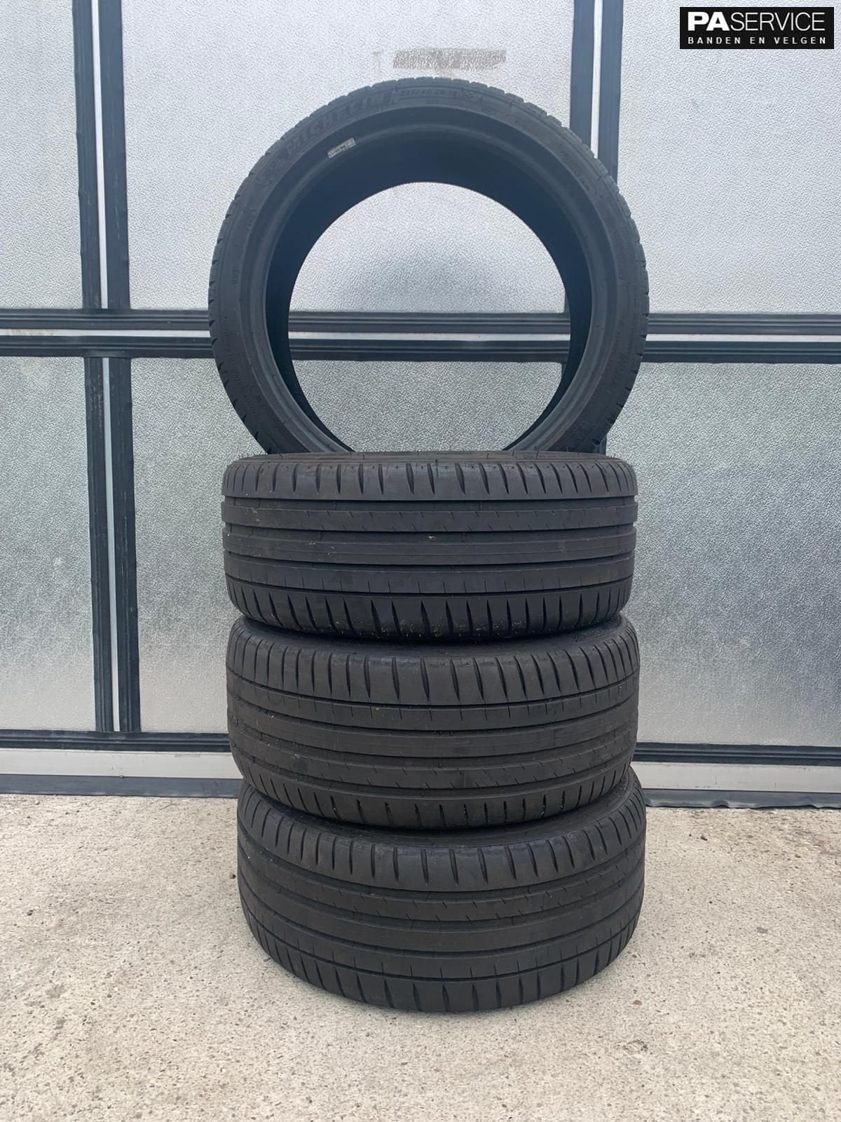 4x Michelin 225 40 18 zomerbanden met 5 en 4,8 mm, Gebruikt, Velg(en), -, -