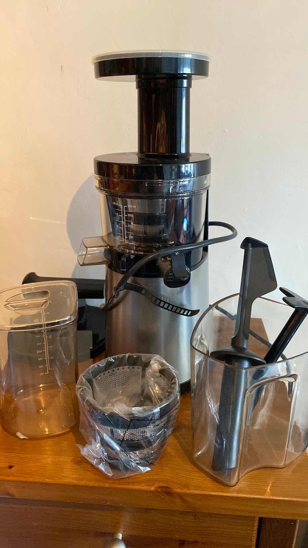 Slowjuicer hurom HG zilver - nieuw en compleet, Ophalen, Nieuw, Elektrisch, Slowjuicer