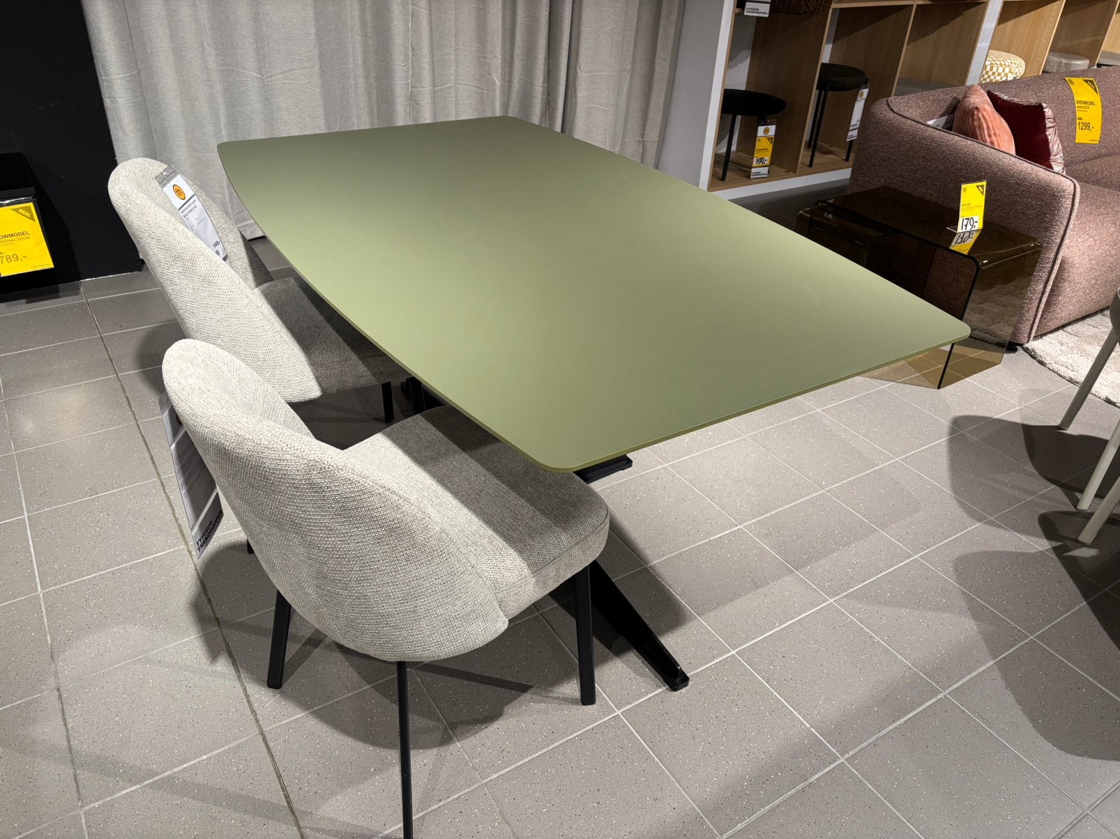 Eettafel Kaja, Ophalen, Kunststof, 50 tot 100 cm, Zo goed als nieuw