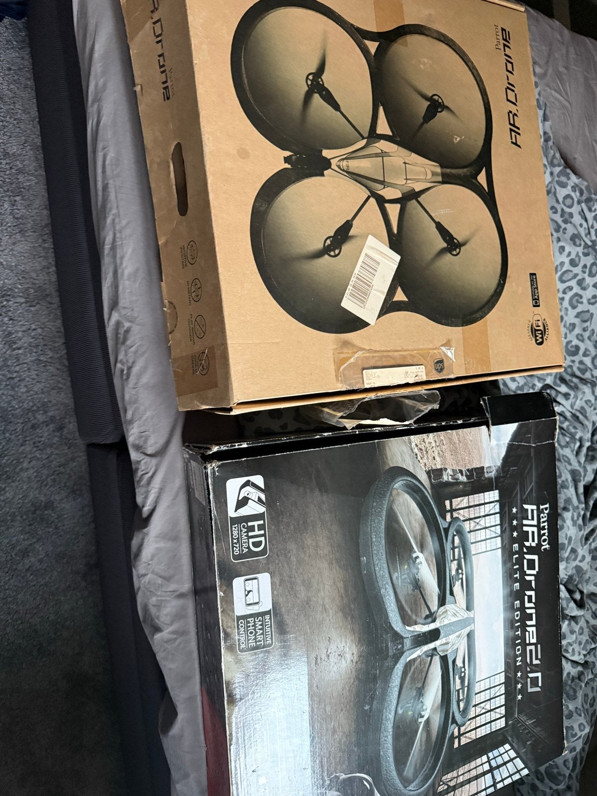 Parrot AR.Drone 2.0 Elite Edition (2 stuks), Gebruikt, Basiskwaliteit, Minder dan 100 meter, Speelgoeddrone