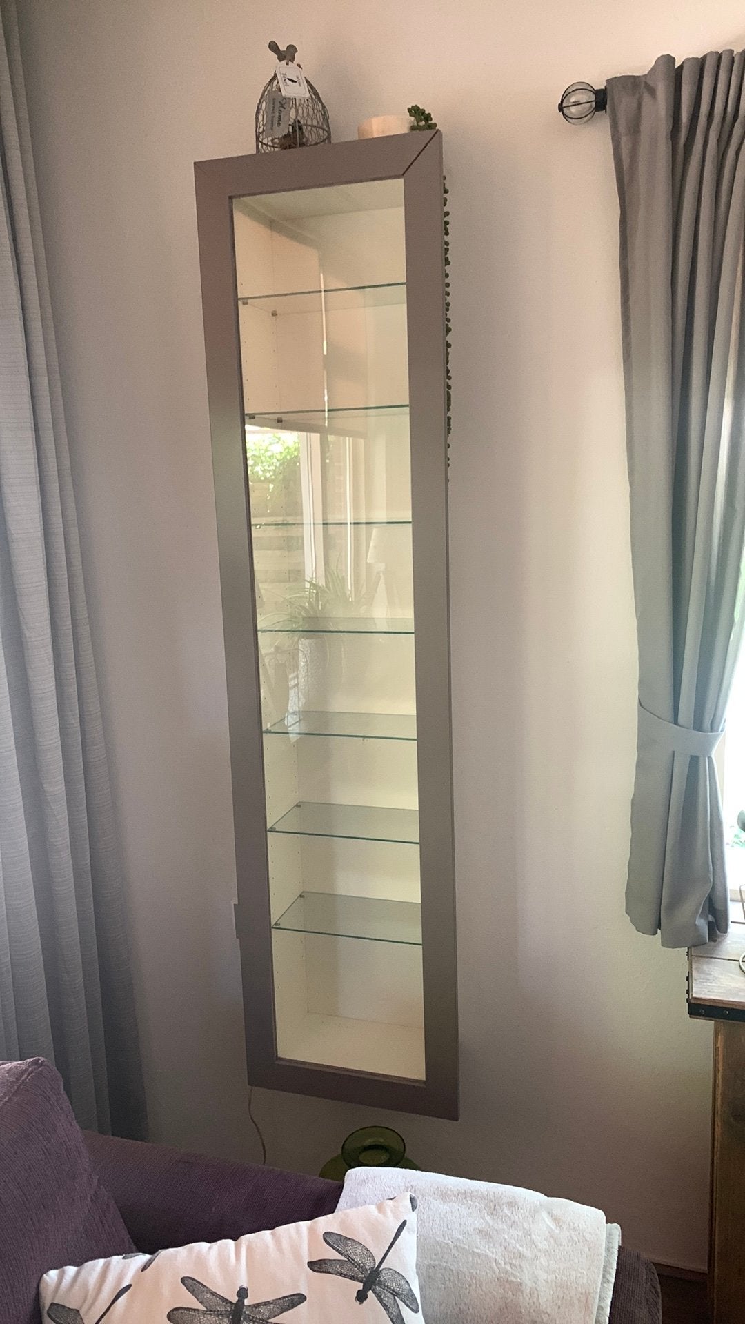 Ikea vitrine kast, wit/grijs., Huis en Inrichting, Kasten | Vitrinekasten, Ophalen, Gebruikt, 150 tot 200 cm, 25 tot 50 cm