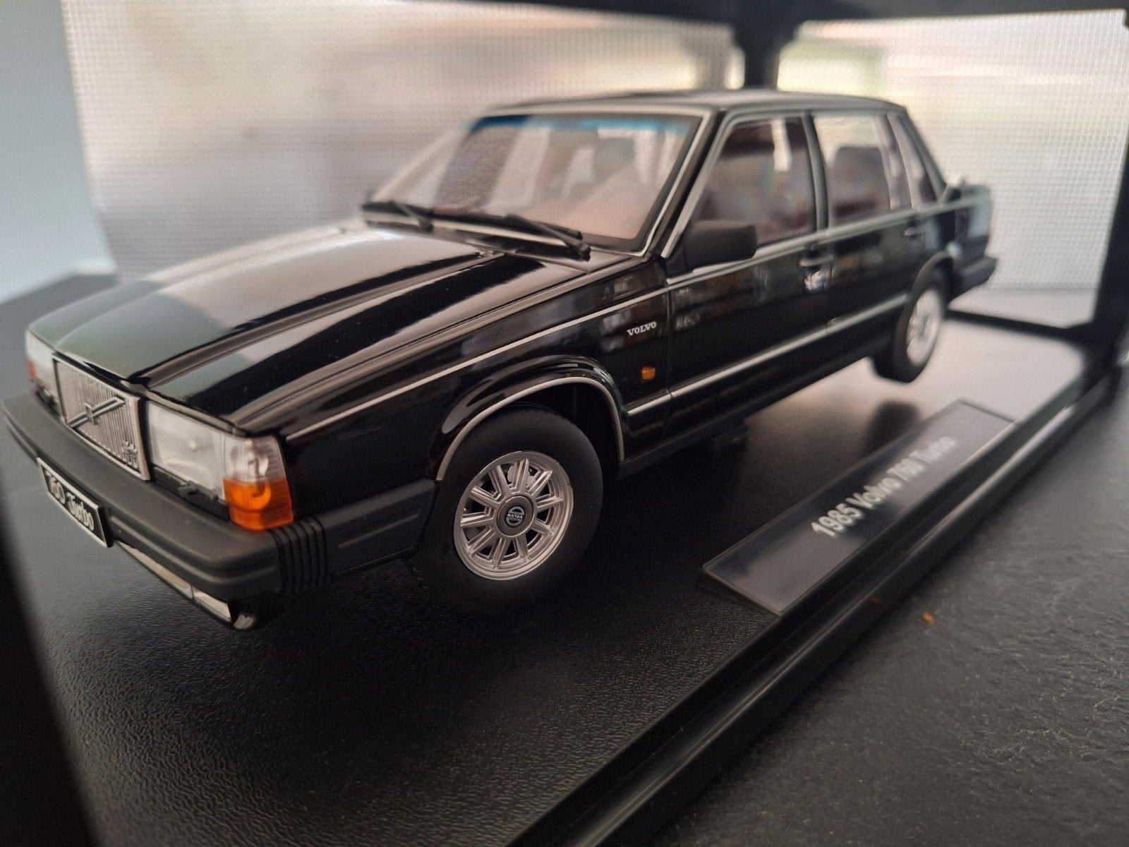 Volvo 760 1985 Schaal 1:18, Hobby en Vrije tijd, Modelauto's | 1:18, Nieuw, Auto, Overige merken, Ophalen of Verzenden