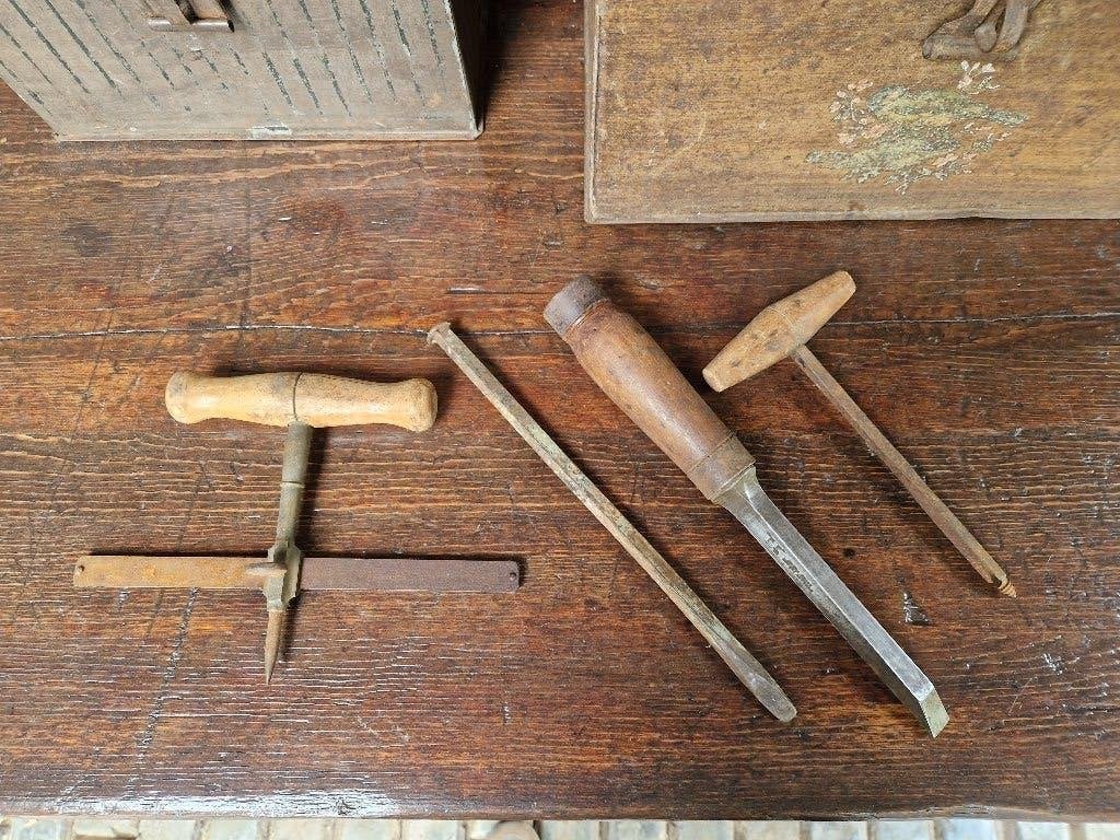 oud gereedschap - beitels - handboor - snijder, Ophalen of Verzenden