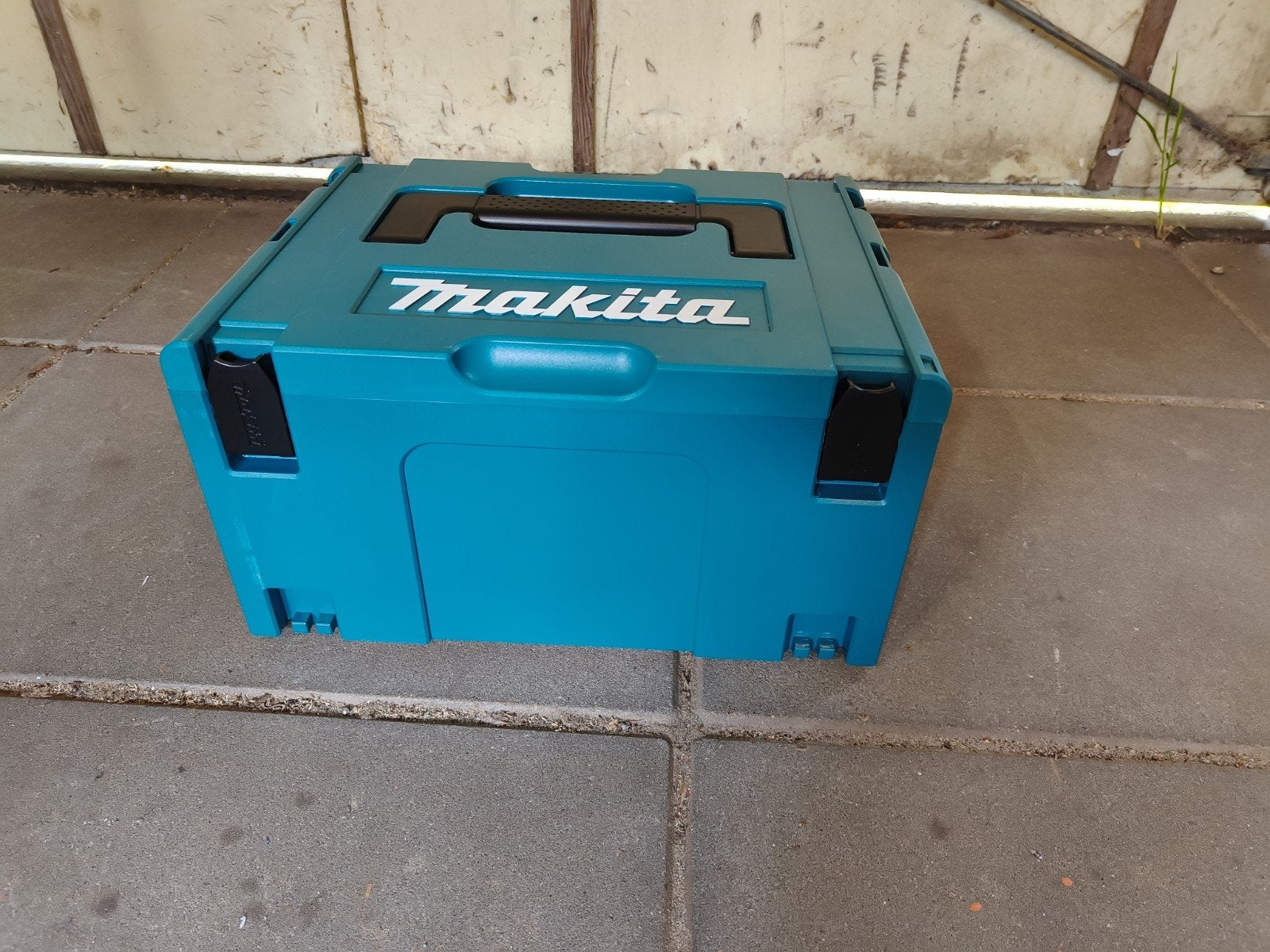 Mbox 3 Makita, Ophalen, Nieuw
