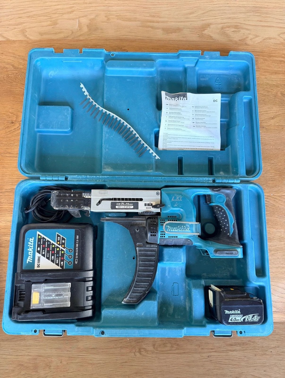 Makita LXT gipsplaat schroefautomaat 14.4V + 4.0Ah + Lader, Ophalen of Verzenden, Gebruikt, Boor- en Schroefmachine