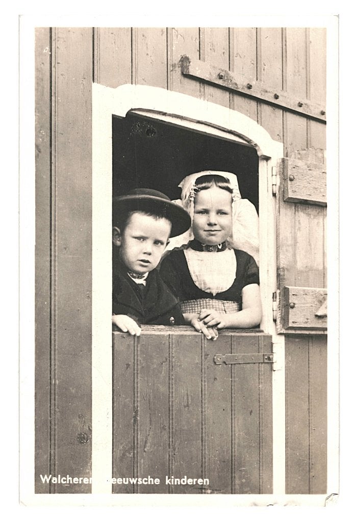 972095	Walcheren	1950 Klederdracht	kinderen	Gelopen