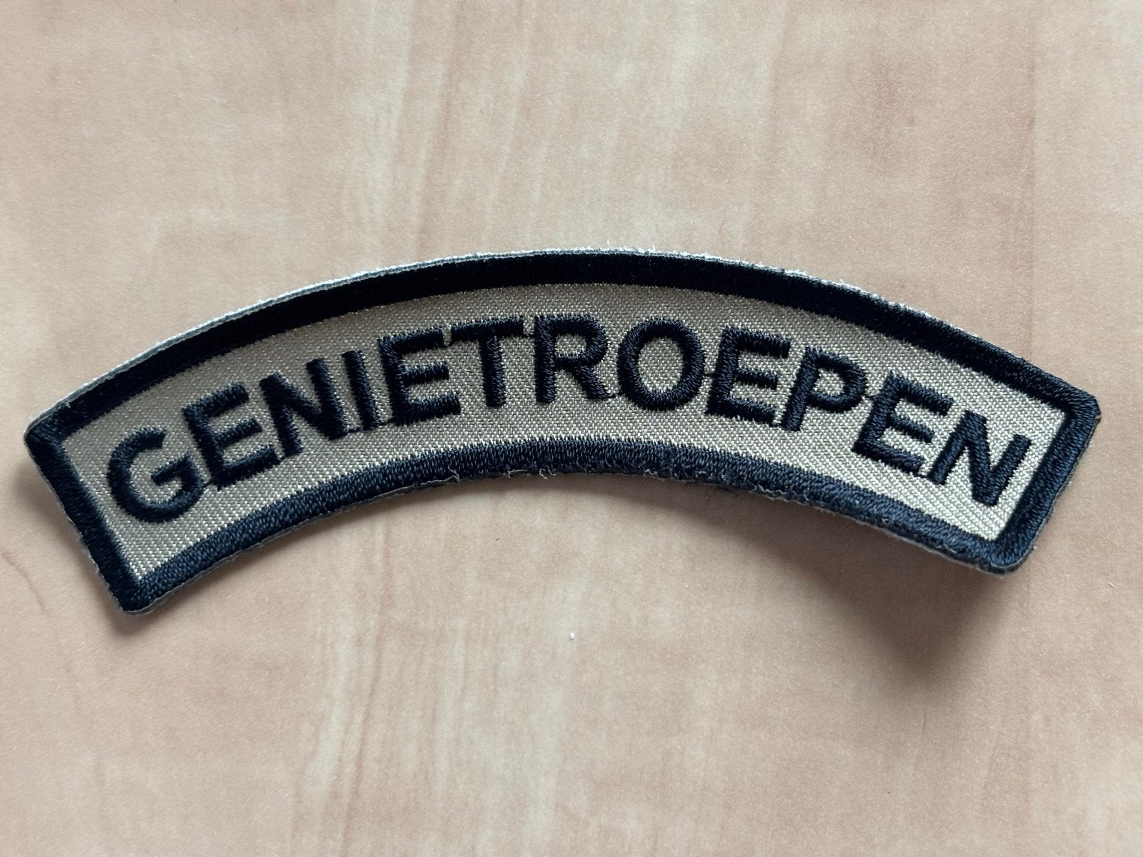 Embleem straatnaam naamlint Genietroepen, Verzamelen, Ophalen of Verzenden, Landmacht, Nederland, Embleem of Badge