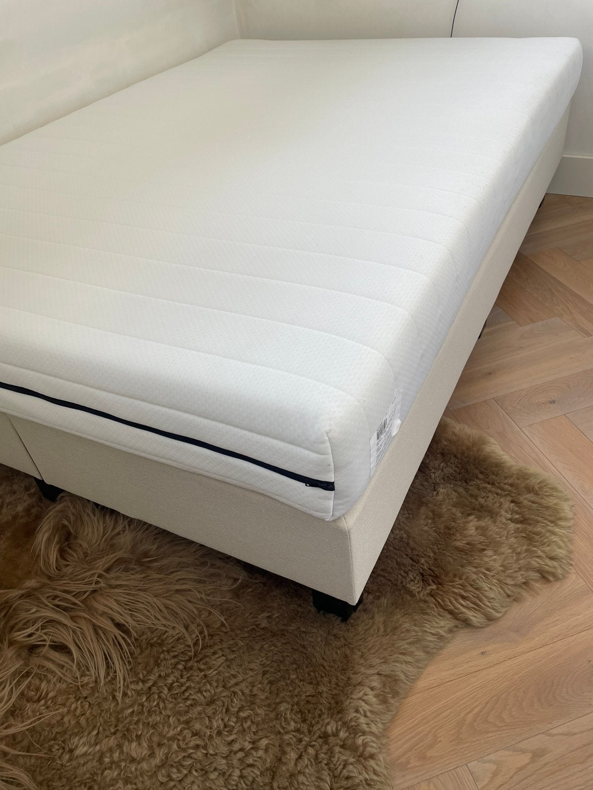 Complete boxspring bed matras 140x200 beige stof op pootjes, Huis en Inrichting, Ophalen, Beige, Tweepersoons, 140 cm