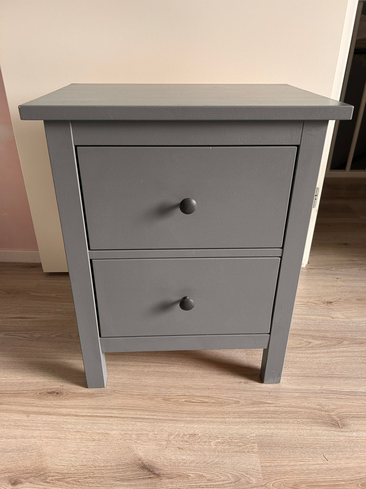 Grijs ikea Hemnes nachtkastje, Ophalen of Verzenden, Zo goed als nieuw, Minder dan 45 cm, 55 tot 70 cm