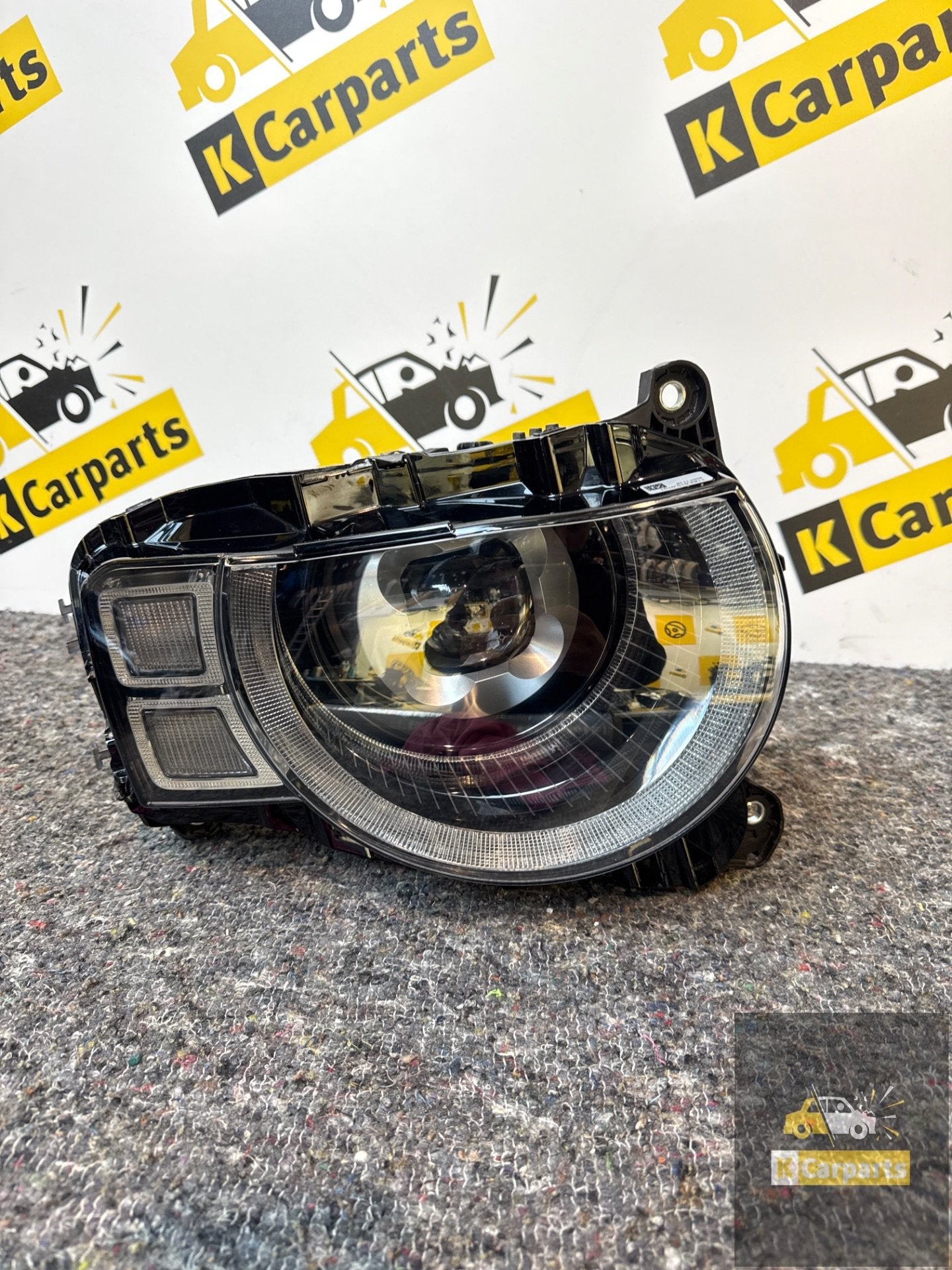 LAND ROVER RANGE DEFENDER L66 LED koplamp Rechts L8B213W030, Auto-onderdelen, Verlichting, Abbey Road, Whitley 1
CV3 4LF  Coventry