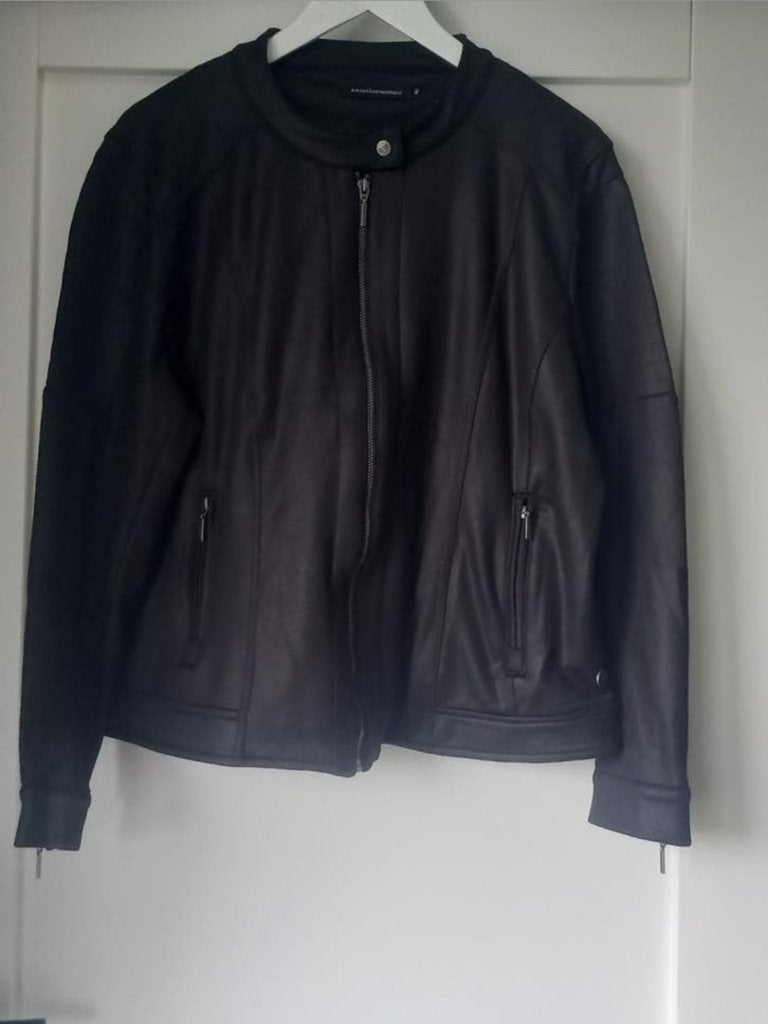 Another Woman - Zwart imitatie leren jasje, mt. 46!, Kleding | Dames, Verzenden, Zwart, Maat 46/48 (XL) of groter, Zo goed als nieuw