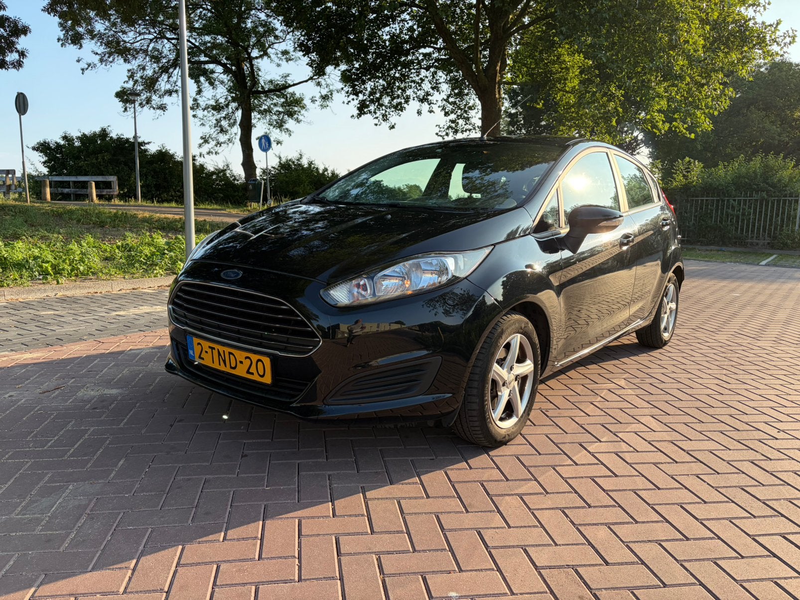 Ford Fiësta 1.6 Tdci 5DR 2014 Zwart, Auto's, Voorwielaandrijving, 96 €/maand, Zwart, Origineel Nederlands