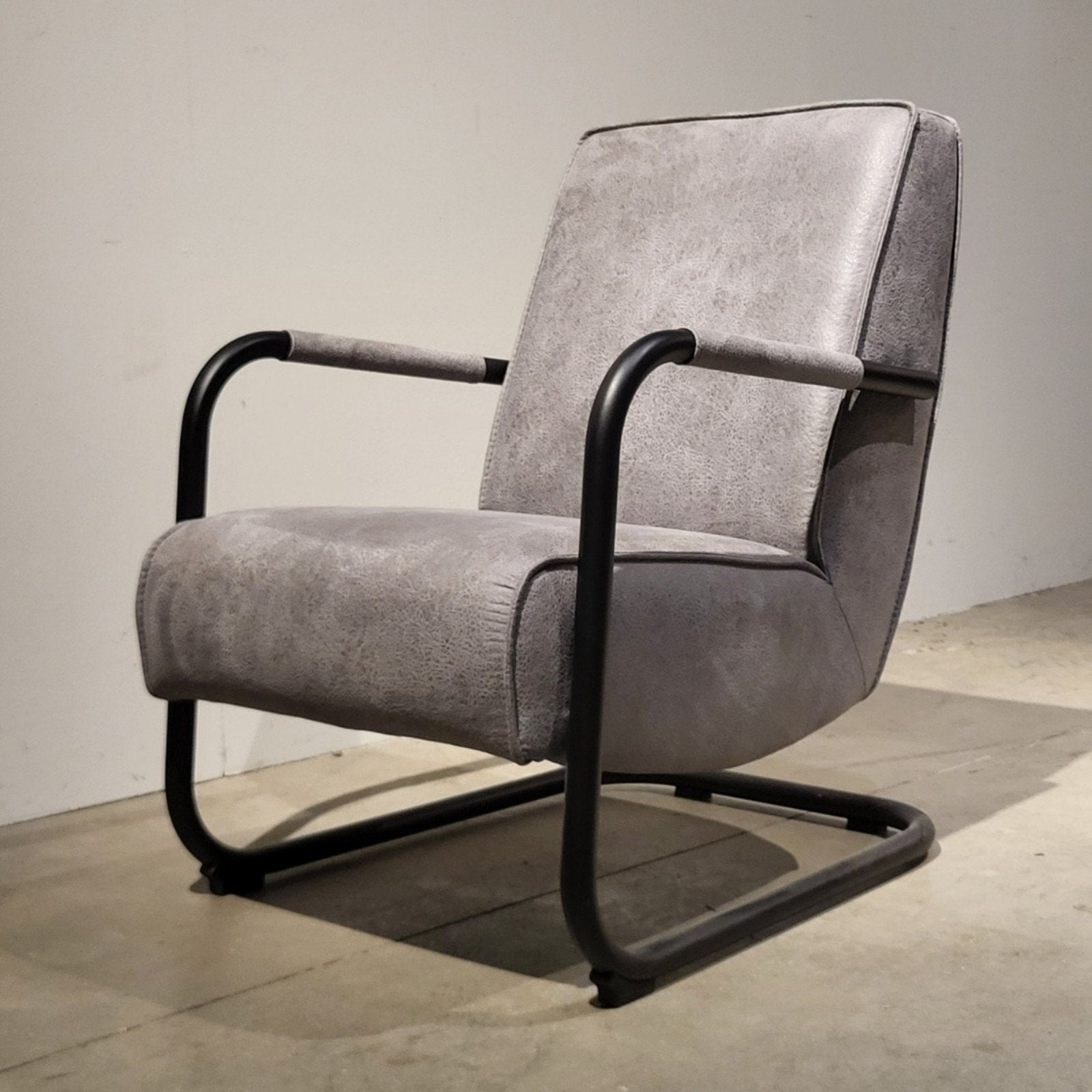 Showroommodel Eleonora fauteuil - Zo goed als nieuw, Ophalen, Modern, Industrieel, 75 tot 100 cm, Zo goed als nieuw