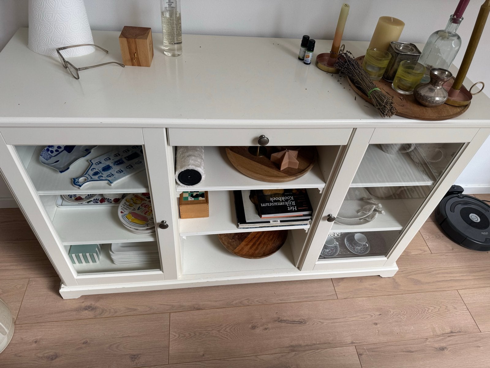 Crèmekleurig dressoir met glazen Ikea, Ophalen, Gebruikt, 150 tot 200 cm, Met lade(s)
