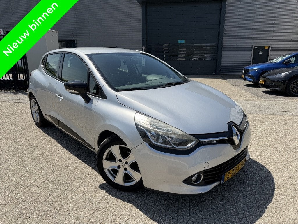 Renault Clio 1.5 dCi Night and Day Clima Parksensor Lage Km, Auto's, Gebruikt, 4 cilinders, 96 €/maand, Origineel Nederlands