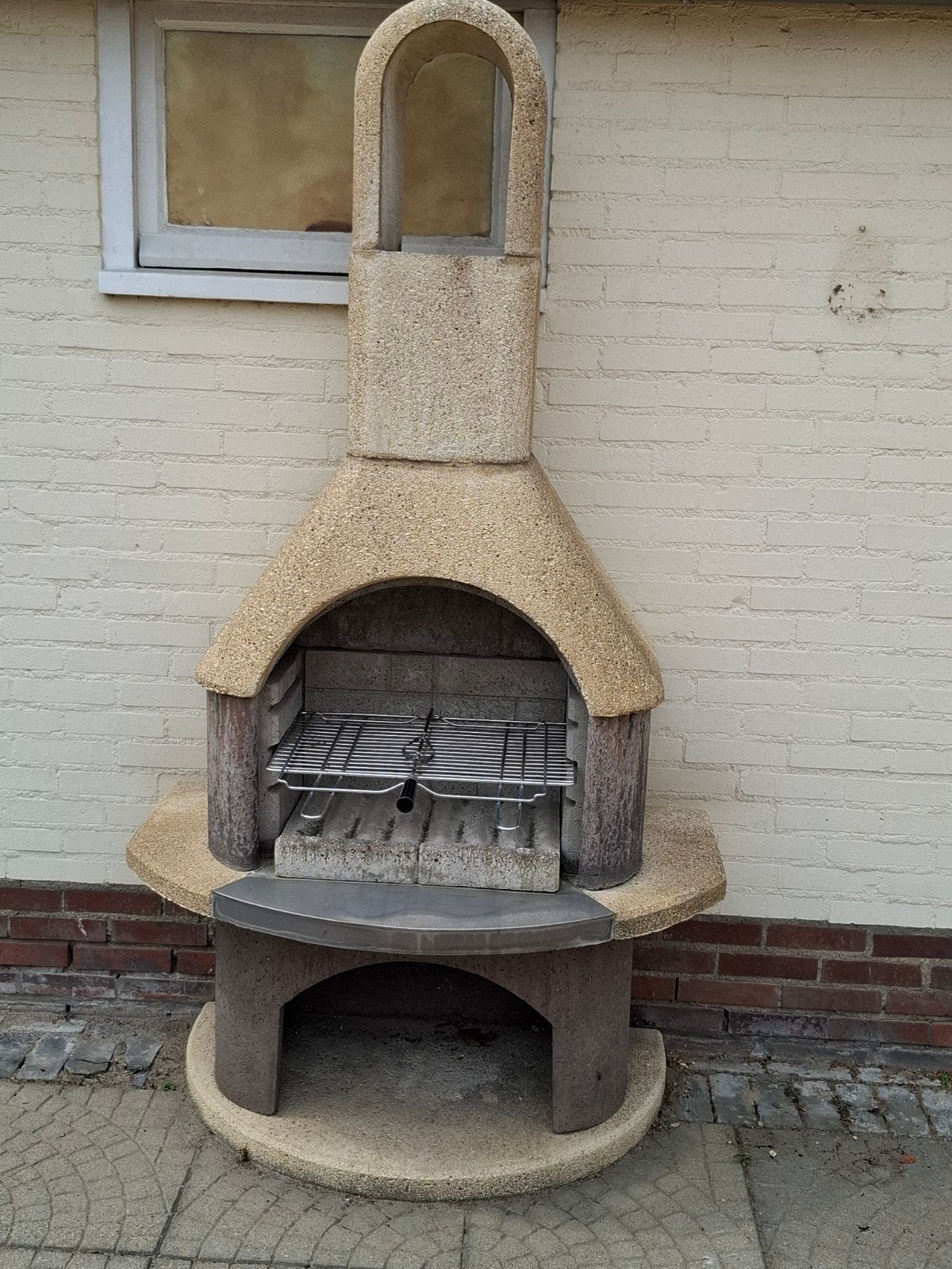 Stenen BBQ met rooster en tang, Ophalen, Gebruikt, Onbekend