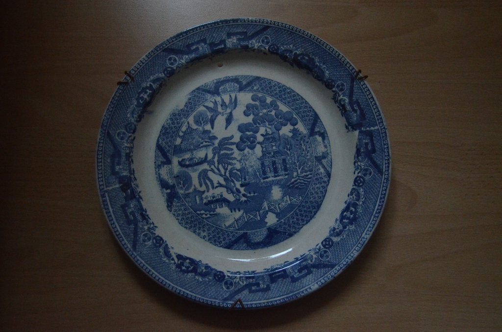 Antiek Delfts Blauw Bord met Ophanggaten, Ophalen