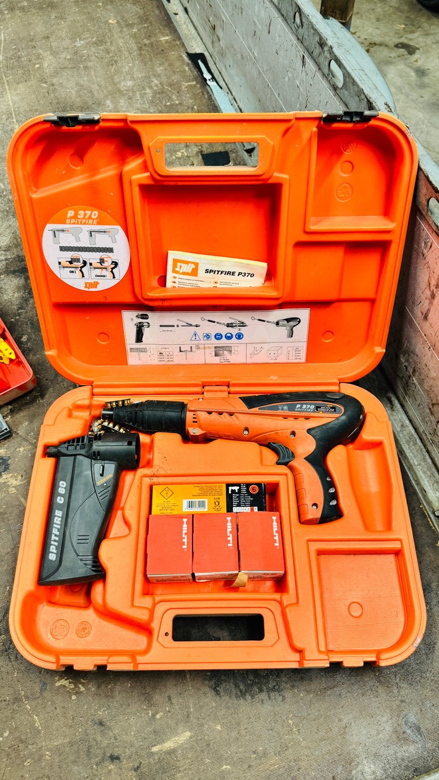 Hilti en Spitfire P370 Schiethamers met accessoires, Ophalen, Gebruikt, Overige typen, Hilti