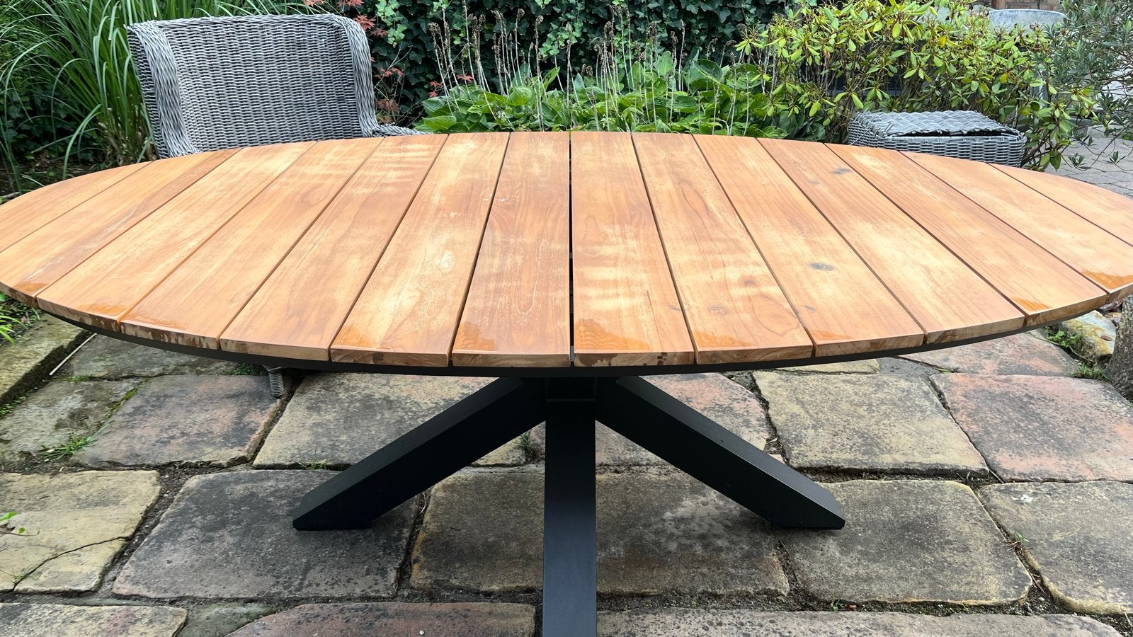 Ovale tuintafel met houten blad en aluminium onderstel, Tuin en Terras, Ophalen, Gebruikt, Ovaal, Aluminium
