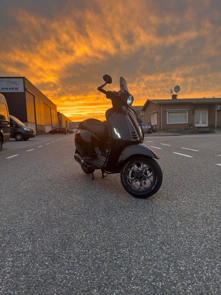 Vespa sprint full option, Fietsen en Brommers, Scooters | Vespa, Ophalen, Maximaal 45 km/u, Vespa S, Zo goed als nieuw