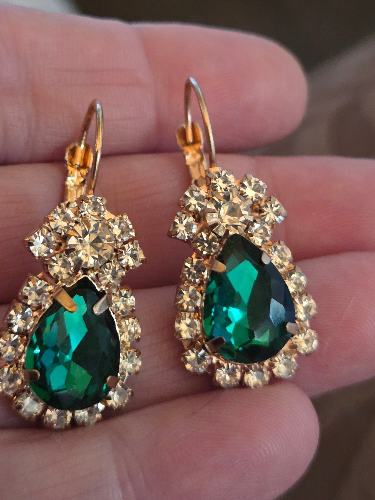Elegante oorbellen met smaragdgroene strass, Overige materialen, Hangers, Nieuw, Ophalen of Verzenden