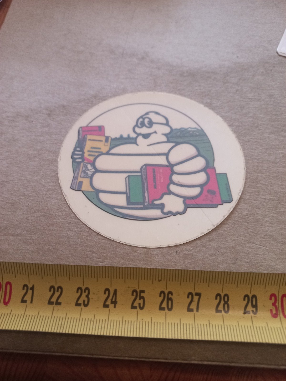 Vintage Michelin Bibendum sticker met boeken, Ophalen of Verzenden, Gebruikt