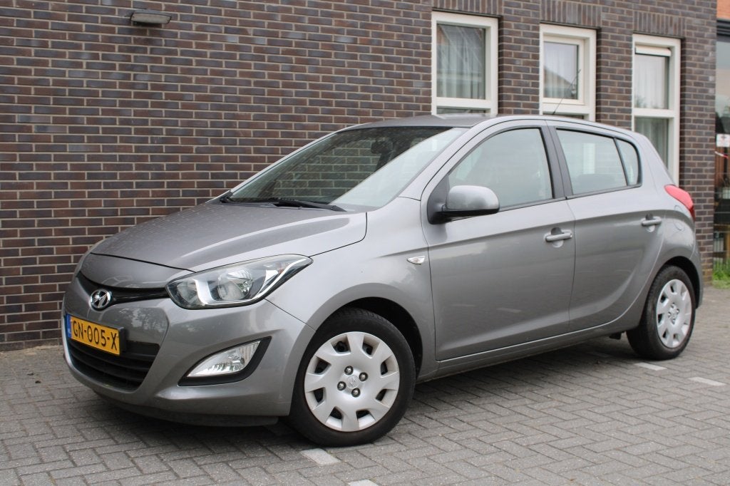 Hyundai i20 1.2i i-Motion-5drs-airco-afnb trekh-lage km stan, Euro 5, Gebruikt, 31 €/maand, 4 cilinders