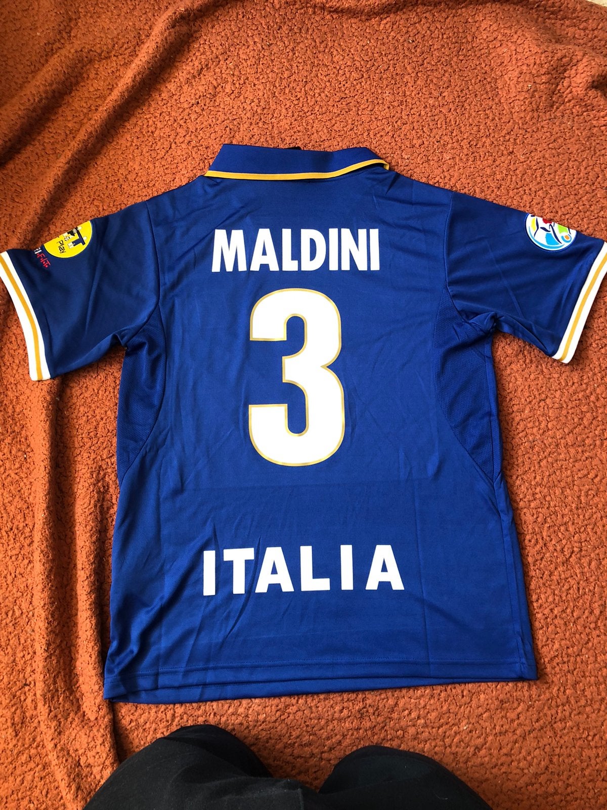 Maldini Italie retro voetbalshirt maat M, Verzamelen, Sportartikelen en Voetbal, Ophalen of Verzenden, Buitenlandse clubs, Shirt