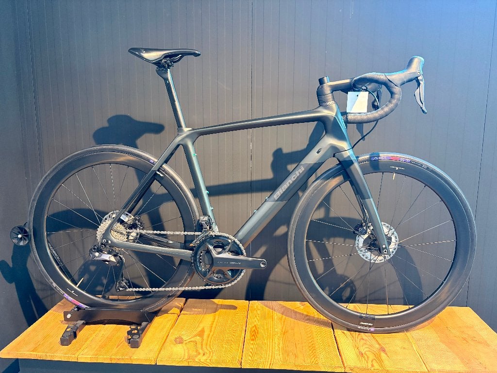 Bianchi Infinito CV, 28 inch, Carbon, Zo goed als nieuw, Meer dan 20 versnellingen