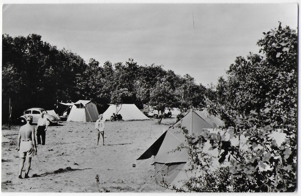 Castricum Camping- Oude gelopen ansichtkaart B3539, Ophalen of Verzenden, 1960 tot 1980, Gelopen