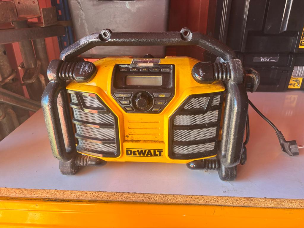 DeWalt bouwradio dcr017, Ophalen, Gebruikt, Bouwradio, Met cd-speler