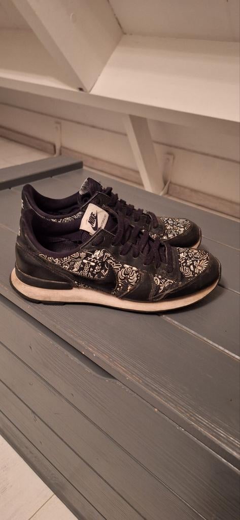 Nike internationalist zwart wit maat 39, Kleding | Dames, Schoenen, Ophalen of Verzenden, Gedragen, Wit, Sneakers of Gympen