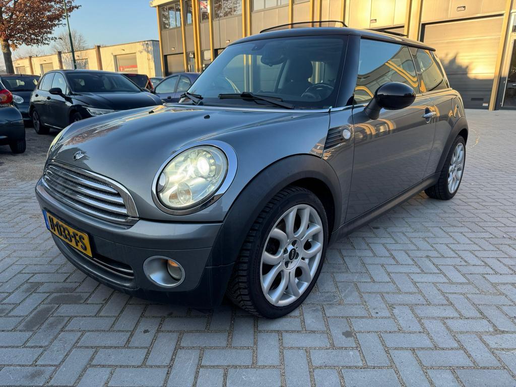 Mini 1.6 16V Cooper. Distr.ketting vervangen. Panorama dak, Auto's, Voorwielaandrijving, 750 kg, 4 cilinders, 4 stoelen