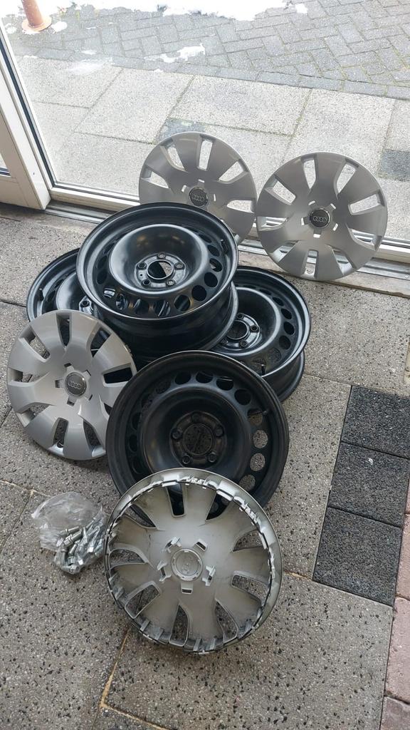 stalen velgen 16 inch ET 39 / 7J met audi wieldoppen, Auto-onderdelen, Banden en Velgen, Ophalen, Overige, Velg(en), 16 inch