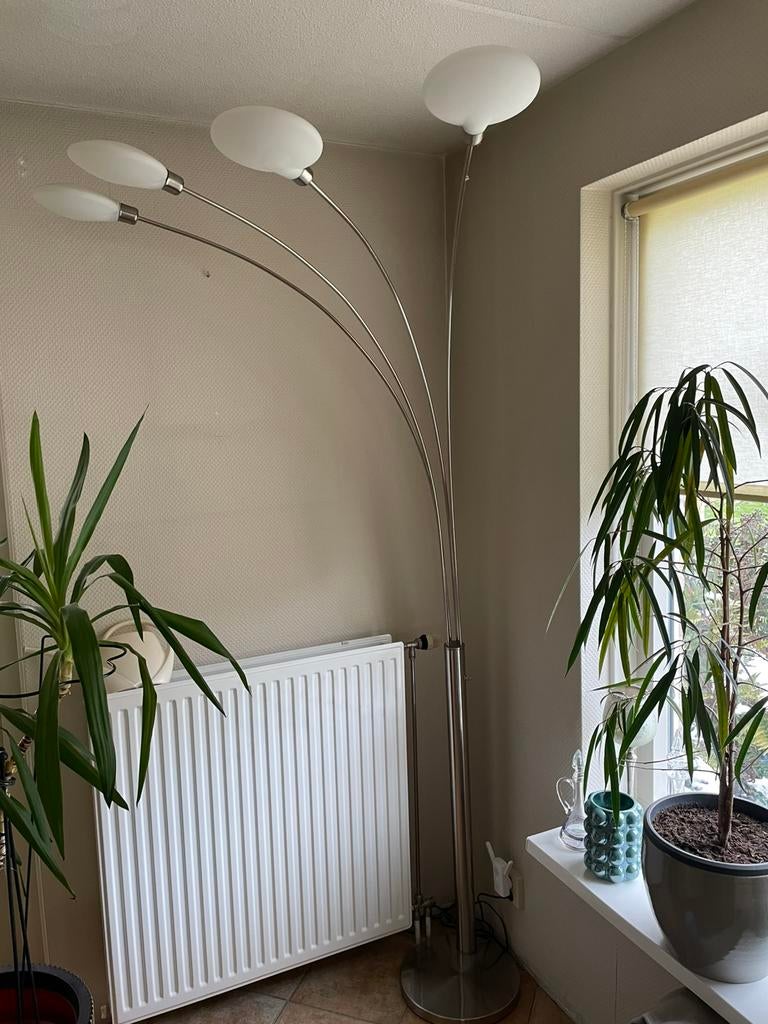 Staande Zilverkleurige Boog Lamp RED DOT DISIGN, 200 cm of meer, Ophalen of Verzenden, Zo goed als nieuw, Red Dot Disign