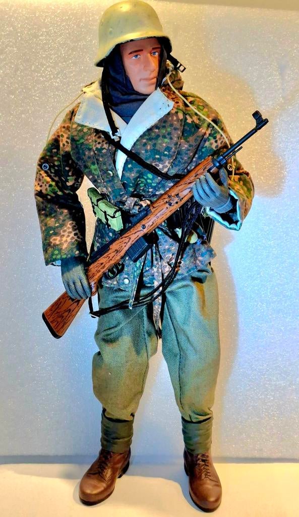 Dragon action WW2 German Totenkopf division Grenadier 1/6, Verzamelen, Militaria | Tweede Wereldoorlog, Ophalen of Verzenden, Landmacht
